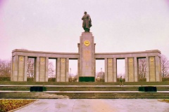 27-Monumento-Comunista