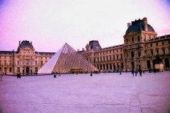 26-Louvre-Frente