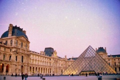 28-Louvre-Frente